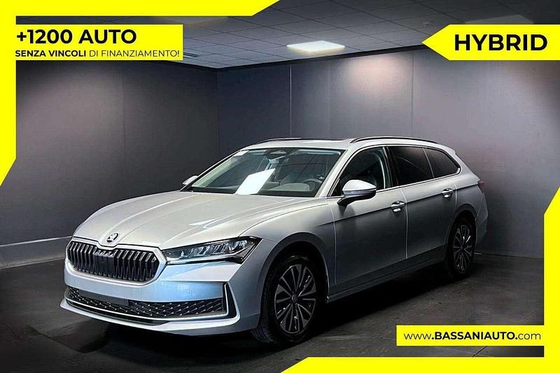 Argento Usata 2024 Skoda Superb Selection Station wagon | 32.000 € (Buon prezzo) - Immagine 1/4