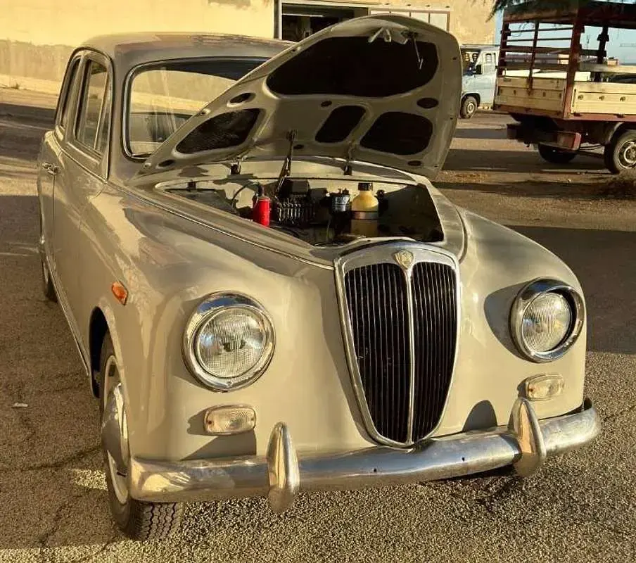 Usata Lancia Appia 44 CV (32 kW) 1957 Grigio Berlina