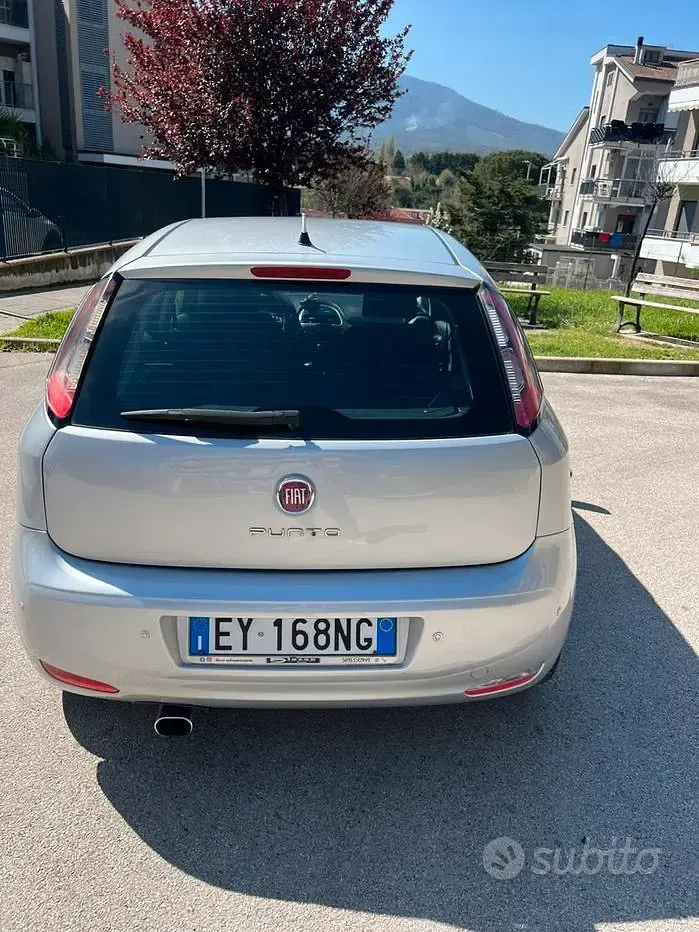 Usata Fiat Punto 75 CV (55 kW) 2015 Grigio Utilitaria