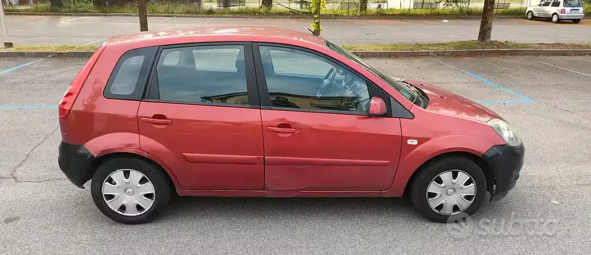 Usata Ford Fiesta 75 CV (55 kW) 2007 Utilitaria