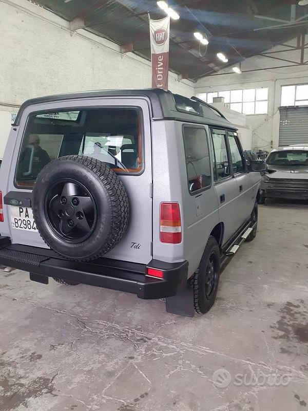 Usata Land Rover Discovery 113 CV (83 kW) 1992 Grigio SUV