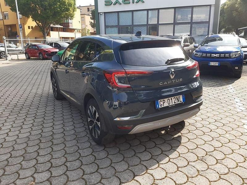 Second-hand Renault Captur Techno 90 CP (66 kW) 2023 Gri SUV
