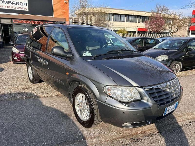 Usata Chrysler Grand Voyager 150 CV (110 kW) 2008 Gray Monovolume