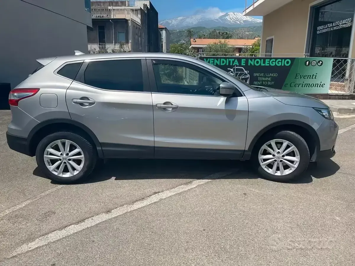 Usata Nissan Qashqai Acenta 110 CV (80 kW) 2016 Grigio SUV