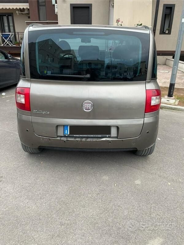 Usata 2010 Fiat Multipla Monovolume | 4000 € (Cara) - Immagine 1/4