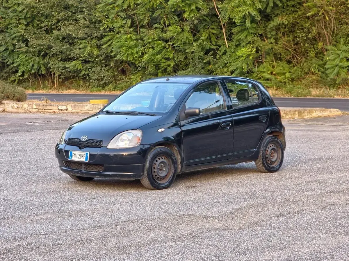 Usata Toyota Yaris Sol 65 CV (47 kW) 2004 Nero Berlina