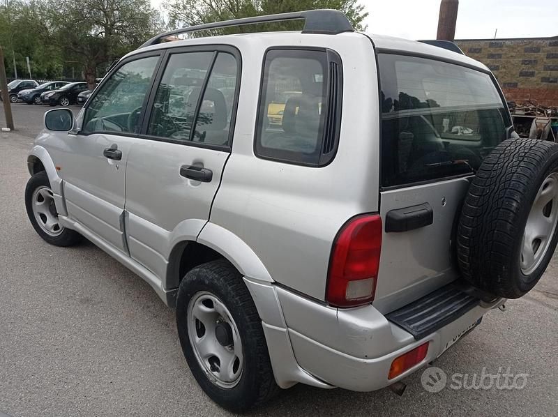 Usata Suzuki Grand Vitara 109 CV (80 kW) 2002 Grigio SUV