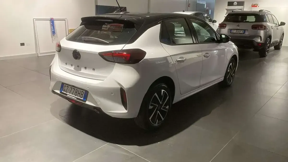 Usata Opel Corsa 101 CV (74 kW) 2025 Bianco Utilitaria