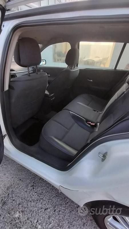 Usata Renault Laguna GrandTour 140 CV (102 kW) 2005 Bianco Station wagon