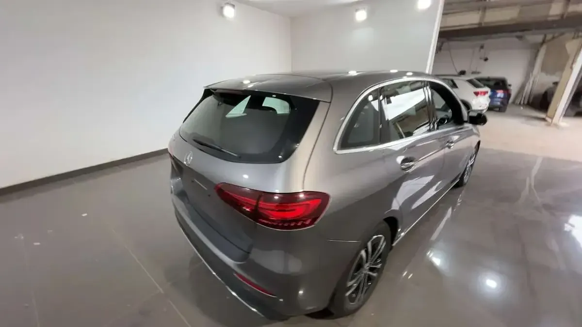 Usata Mercedes B180 Progressive 116 CV (85 kW) 2024 Grigio Utilitaria