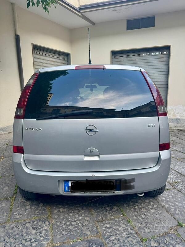 Grigio Usata 2005 Opel Meriva Monovolume | 2250 € - Immagine 1/4