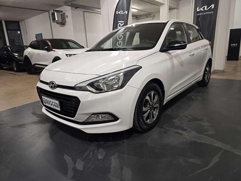 Bianco Usata 2019 Hyundai i20 GO! Tre volumi | 9900 € (Buon prezzo) - Immagine 1/4