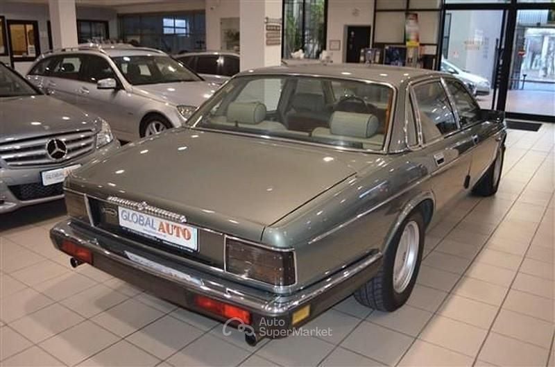 Usata Jaguar XJ40 Sovereign 222 CV (163 kW) 1990 Grigio Berlina
