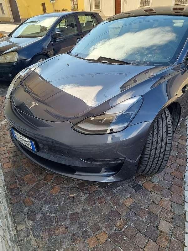 Usata 2021 Tesla Model 3 Long Range AWD Tre volumi | 26.900 € (Buon prezzo) - Immagine 1/4