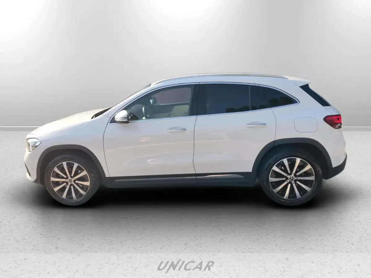 Usata Mercedes GLA180 116 CV (85 kW) 2023 Bianco SUV