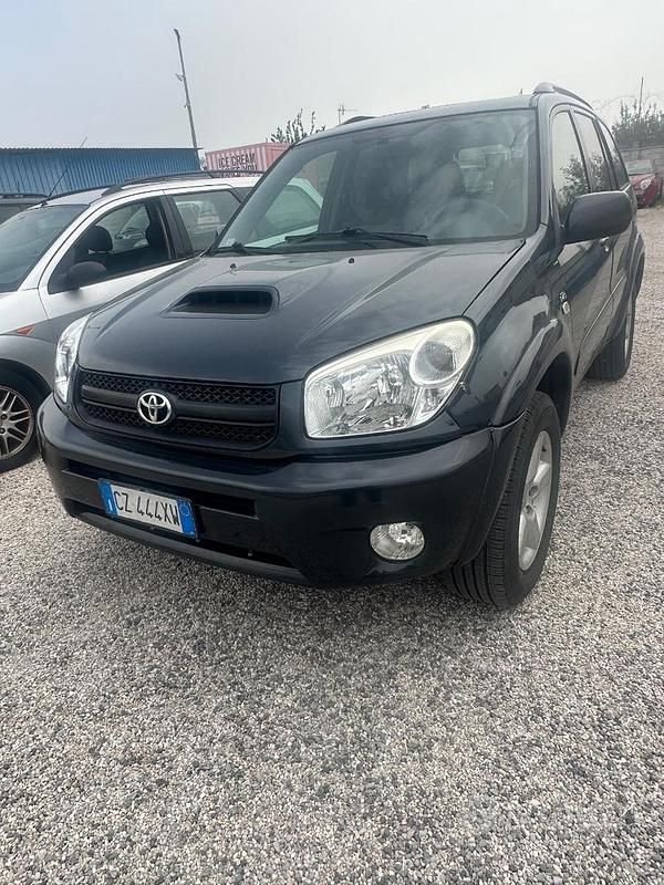 Usata Toyota RAV4 116 CV (85 kW) 2006 Grigio SUV