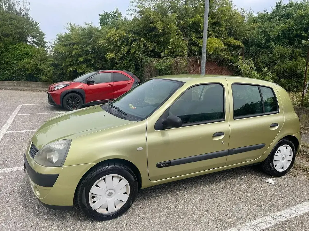 Usata Renault Clio II 75 CV (55 kW) 2004 Utilitaria