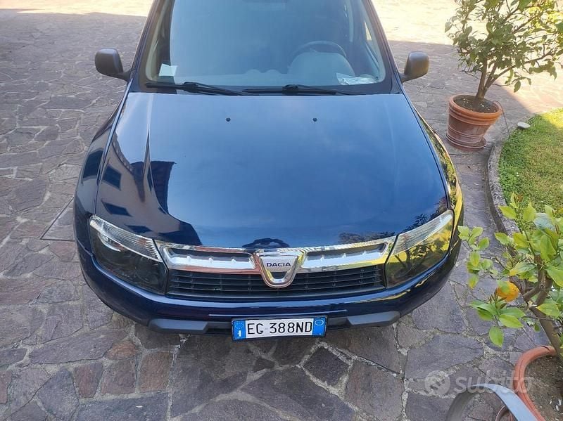 Blu Usata 2011 Dacia Duster Lauréate SUV | 6700 € (Buon prezzo) - Immagine 1/4