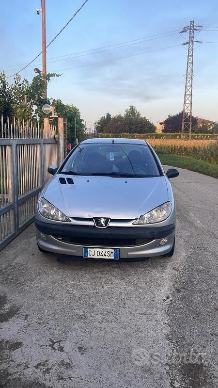 Grigio Usata 2000 Peugeot 206 Tre volumi | 1500 € - Immagine 1/4