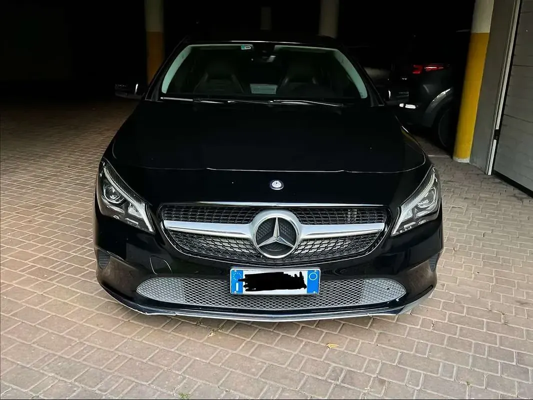 Usata Mercedes CLA180 Shooting Brake 109 CV (80 kW) 2017 Nero Station wagon