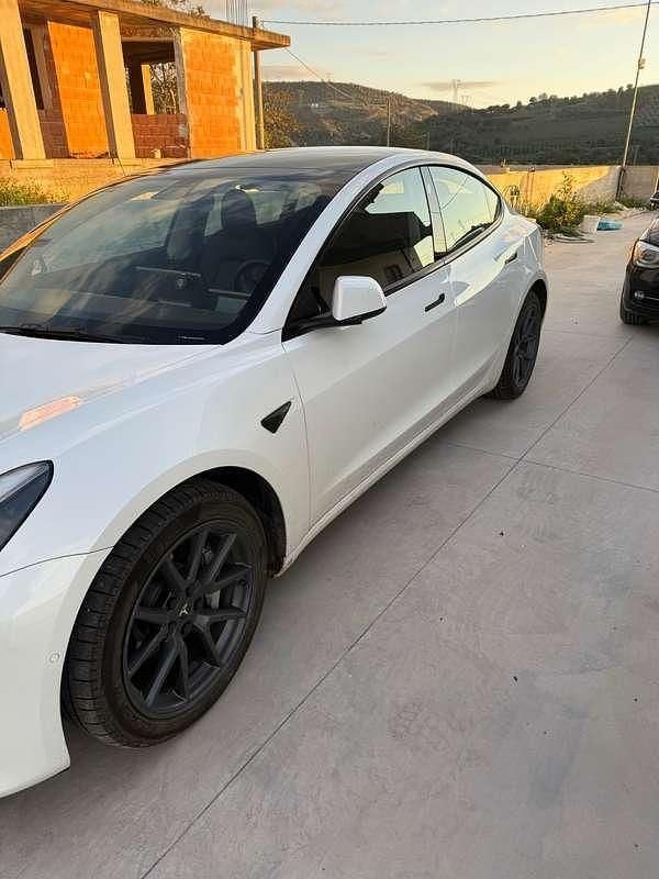 Begagnad Tesla Model 3 152 kW (208 HK) 2022 Vit Sedan