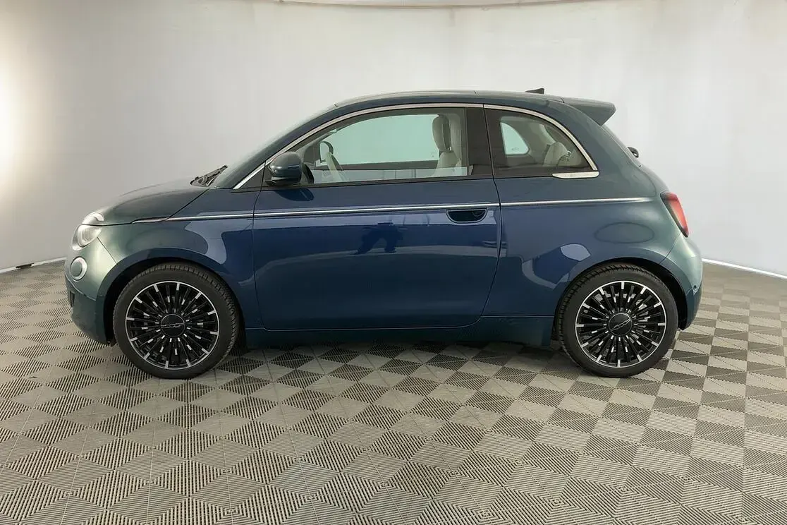 Usata Fiat 500e La Prima 86 kW (118 CV) 2021 Blu Utilitaria
