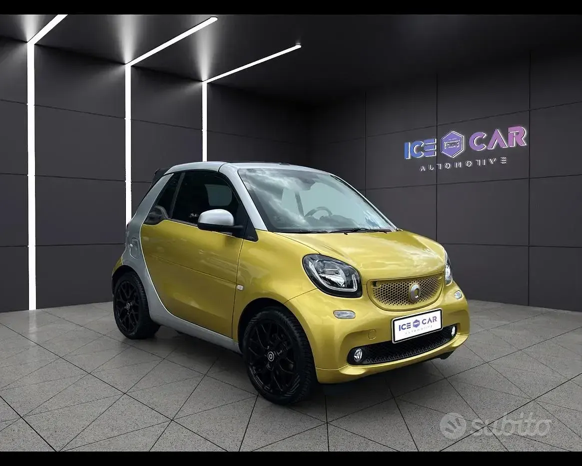 Usado Smart ForTwo Cabrio Passion 71 CV (52 kW) 2016 Amarillo Descapotable