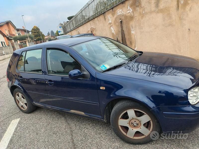 Usata VW Golf IV 1999 Blu Utilitaria