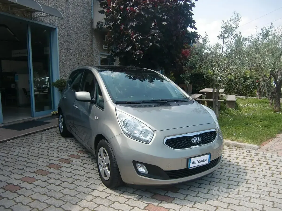 Usata Kia Venga 90 CV (66 kW) 2013 Beige Utilitaria