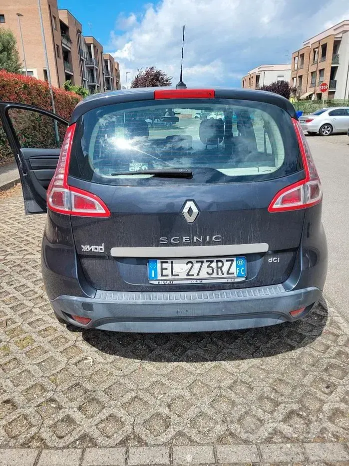Usata Renault Scénic III 110 CV (80 kW) 2012 Grigio Monovolume