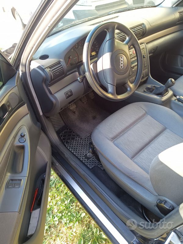 Usata Audi A4 120 CV (88 kW) 2001 Blu Station wagon