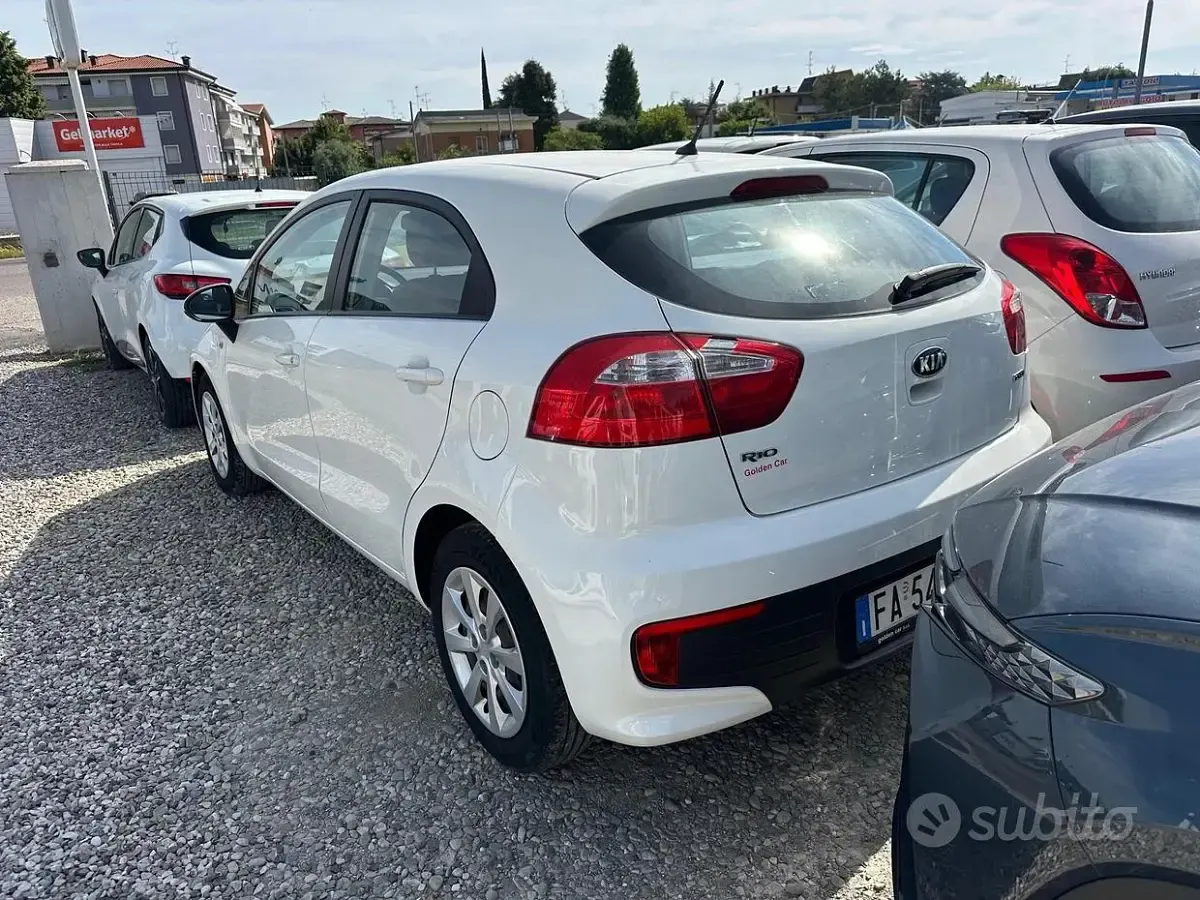Usata Kia Rio 75 CV (55 kW) 2016 Bianco Utilitaria