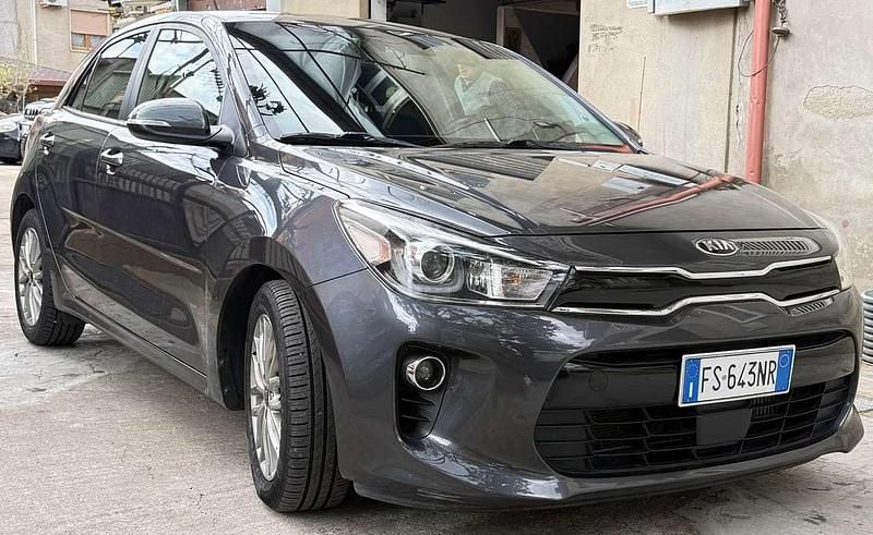 Usata Kia Rio 90 CV (66 kW) 2019 Grigio Berlina