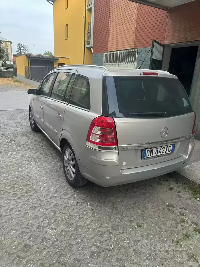 Usata Opel Zafira 120 CV (88 kW) 2008 Monovolume
