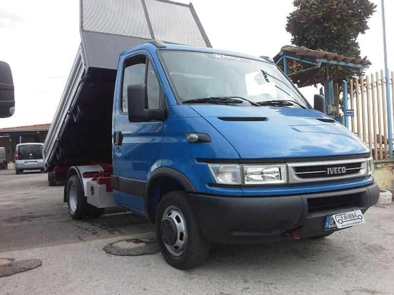 Usata Iveco Daily 90 CV (66 kW) 2005 Blu/azzurro