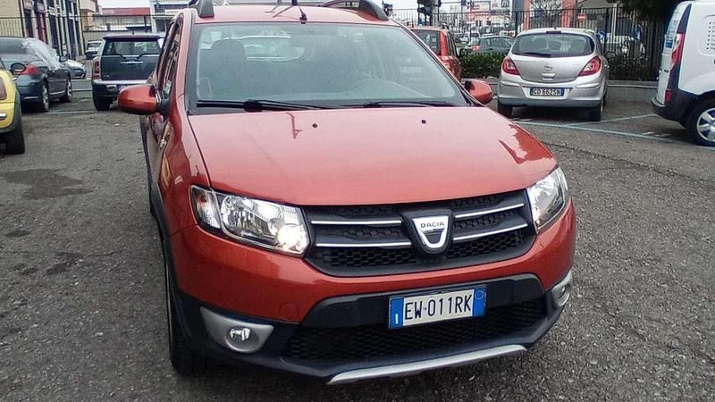 Usata Dacia Sandero Prestige 90 CV (66 kW) 2014 Rosso Berlina