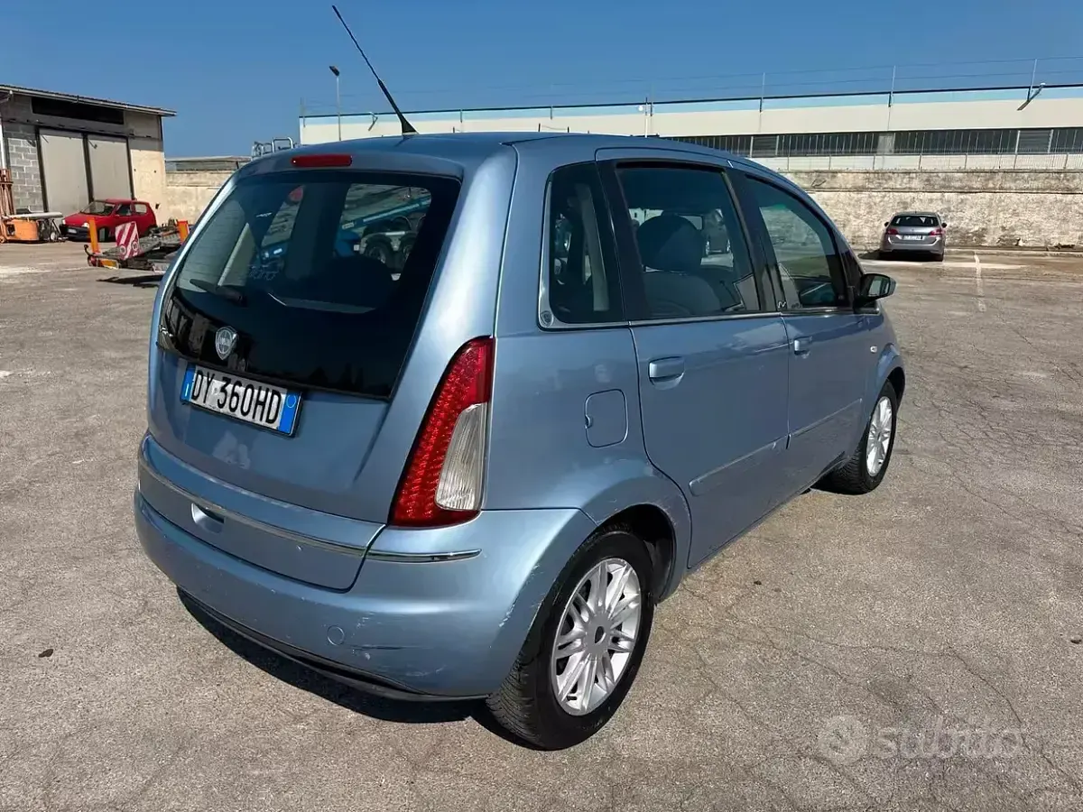 Usata Lancia Musa 90 CV (66 kW) 2009 Bluazzurro Monovolume