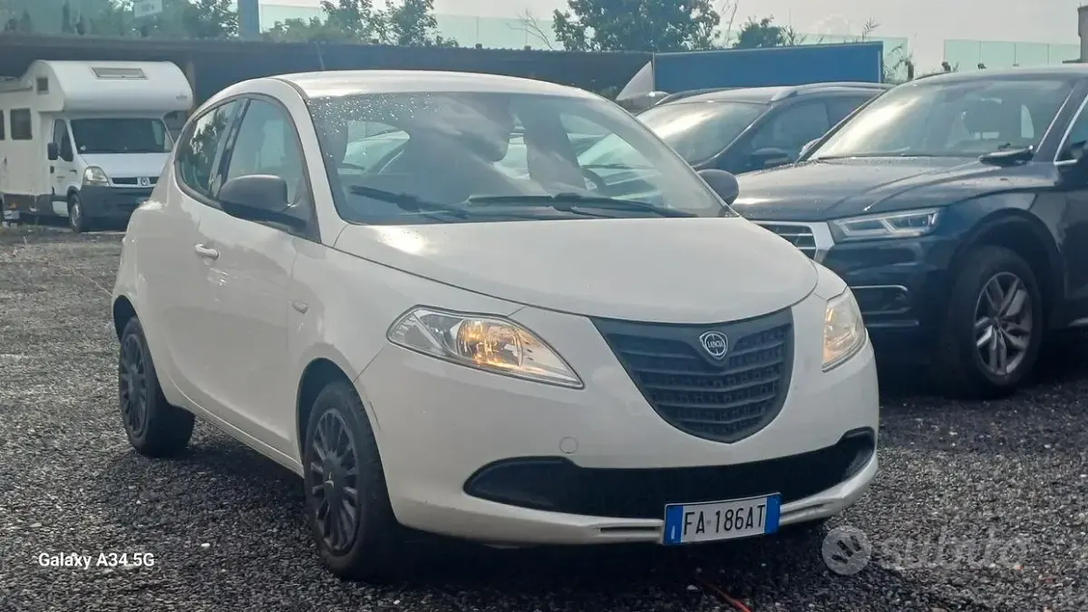 Usata Lancia Ypsilon 69 CV (50 kW) 2015 Bianco Utilitaria