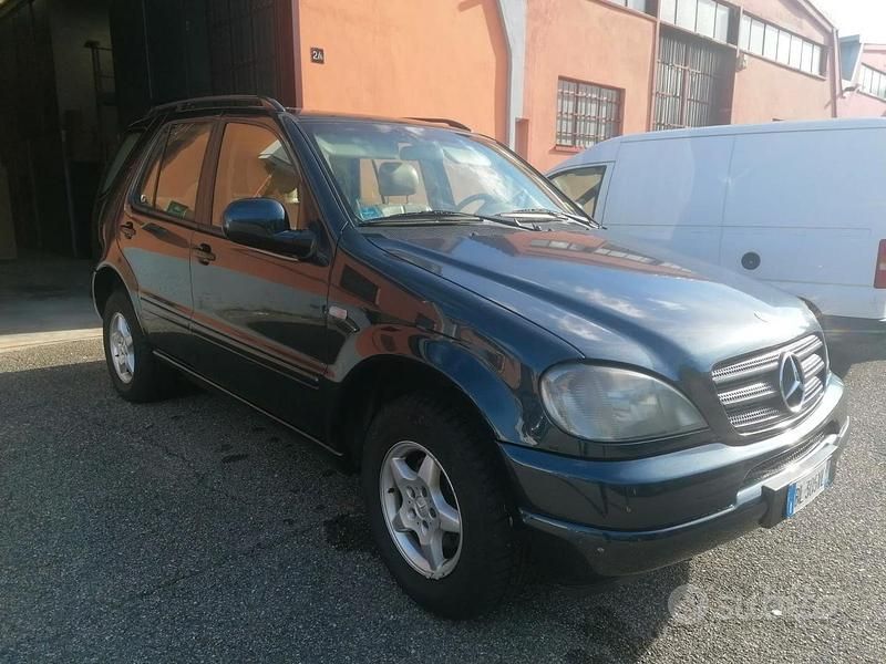 Usata Mercedes ML270 163 CV (119 kW) 2000 Blu SUV