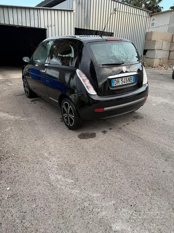Usata Lancia Ypsilon 60 CV (44 kW) 2007 Nero Utilitaria