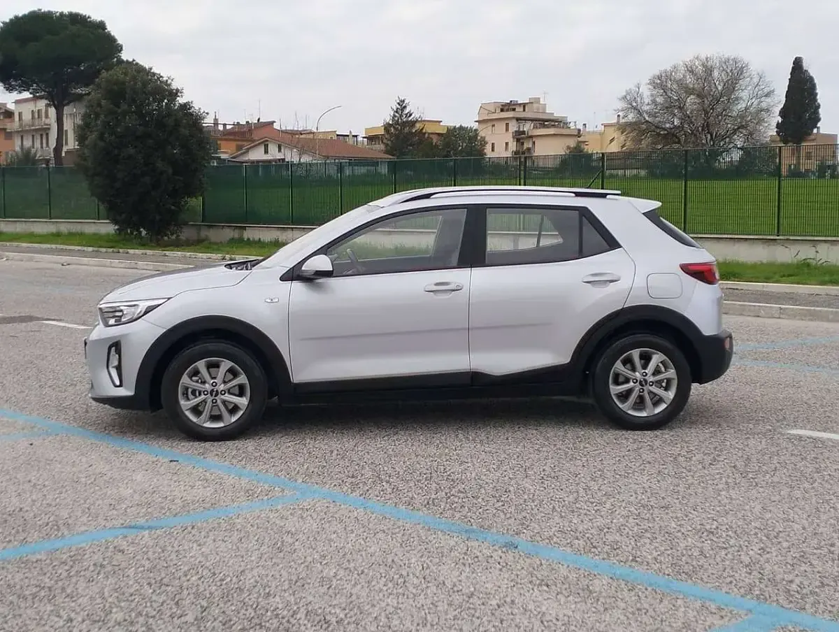 Usata Kia Stonic Urban 82 CV (60 kW) 2023 Sparkling silver SUV