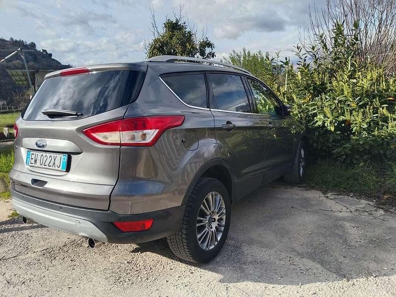 Usata Ford Kuga Titanium 163 CV (119 kW) 2014 Grigio SUV