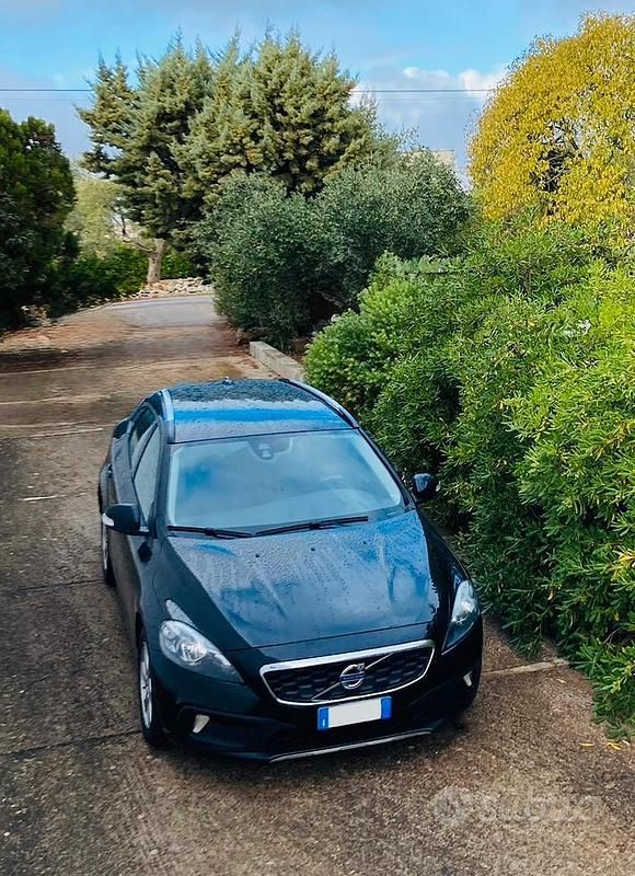 Usata Volvo V40 CC Momentum 115 CV (84 kW) 2015 Nero Station wagon