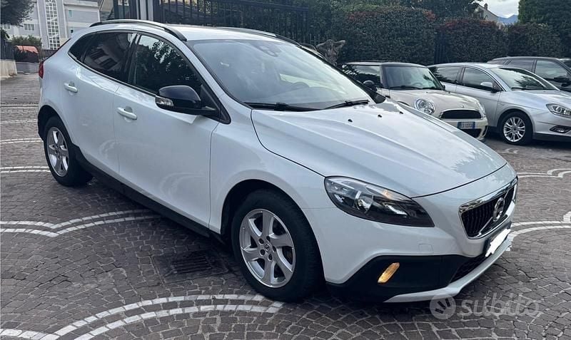 Bianco Usata 2017 Volvo V40 CC Station wagon | 10.800 € - Immagine 1/4