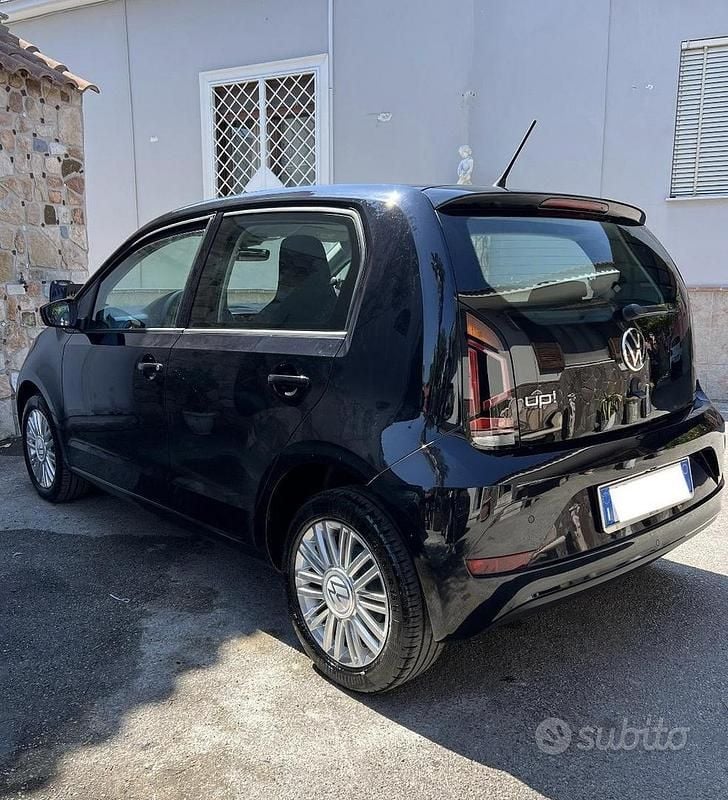 Usata VW up! Move 65 CV (47 kW) 2023 Nero Utilitaria