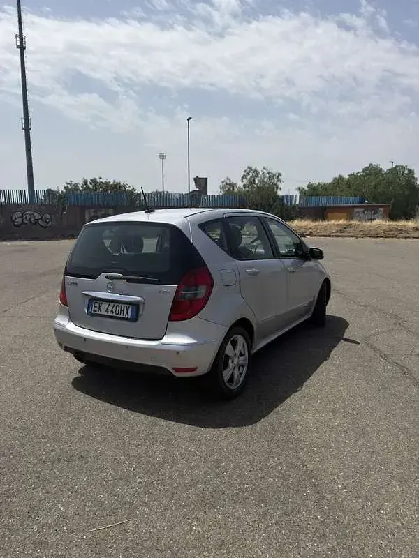 Usata Mercedes A200 Premium 140 CV (102 kW) 2011 Grigio Utilitaria