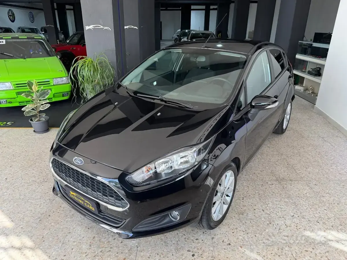Usata Ford Fiesta 75 CV (55 kW) 2016 Nero Utilitaria