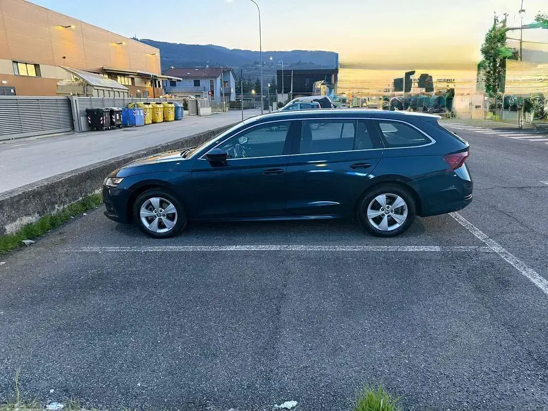 Usado Skoda Octavia G-TEC Executive 131 CV (96 kW) 2021 Azul Familiar
