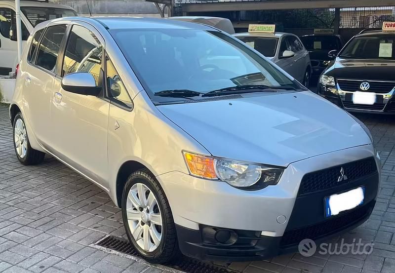 Usata Mitsubishi Colt Invite 95 CV (69 kW) 2009 Grigio Utilitaria