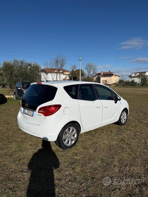 Usata Opel Meriva 95 CV (69 kW) 2011 Bianco Monovolume